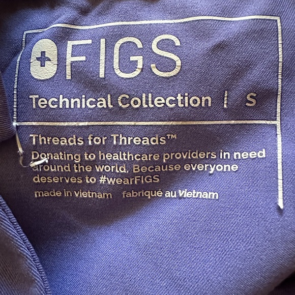 FIGS Technical Collection Women’s Scrubs Purple Top. Size Small - Picture 5 of 6